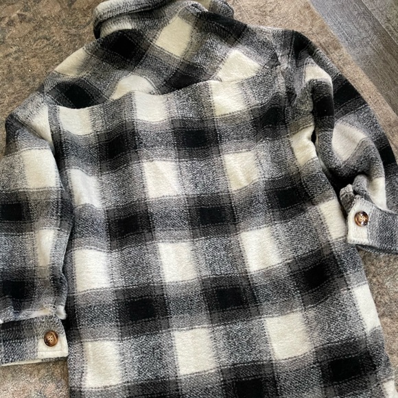 NWOT Love Olive Co. Fall Flannel Checker Coat - Picture 6 of 8